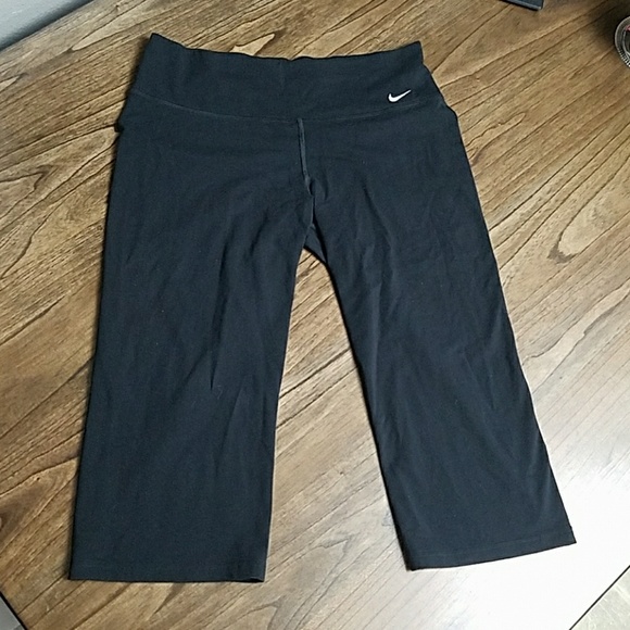 Nike Pants - Nike Women's Cotton Blend Black Capri Legins